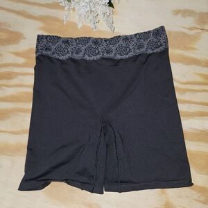Maidenform Shapewear Shorts‎